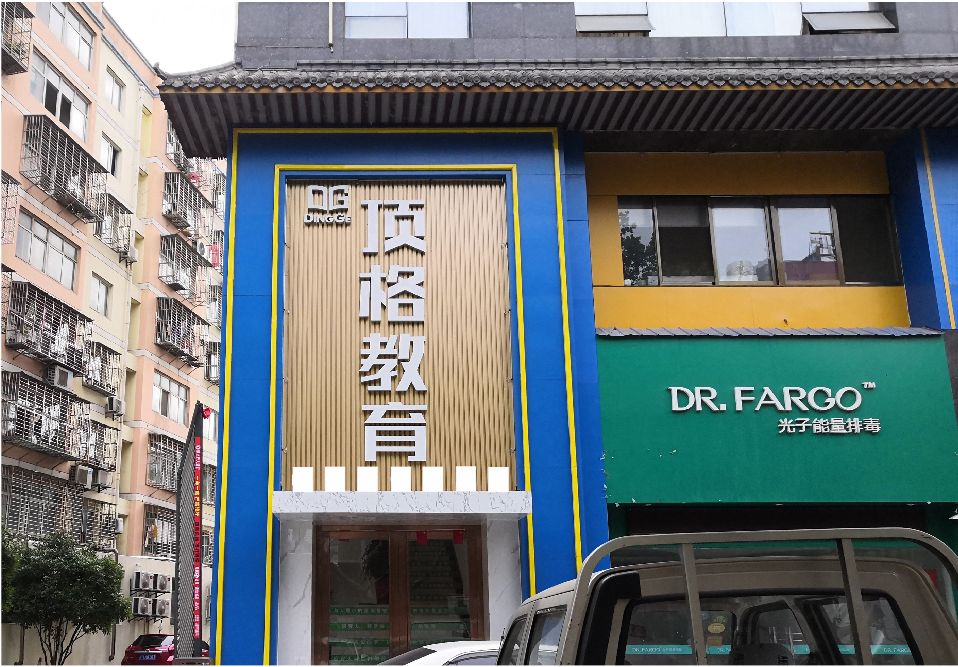 新宁门头设计要符合门店特色。